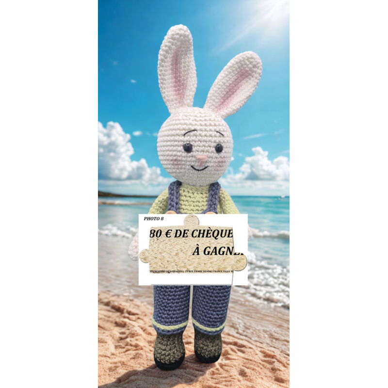 Papa lapin a trouvé une pièce de puzzle sur la plage Papa lapin a trouvé une pièce de puzzle sur la plage
